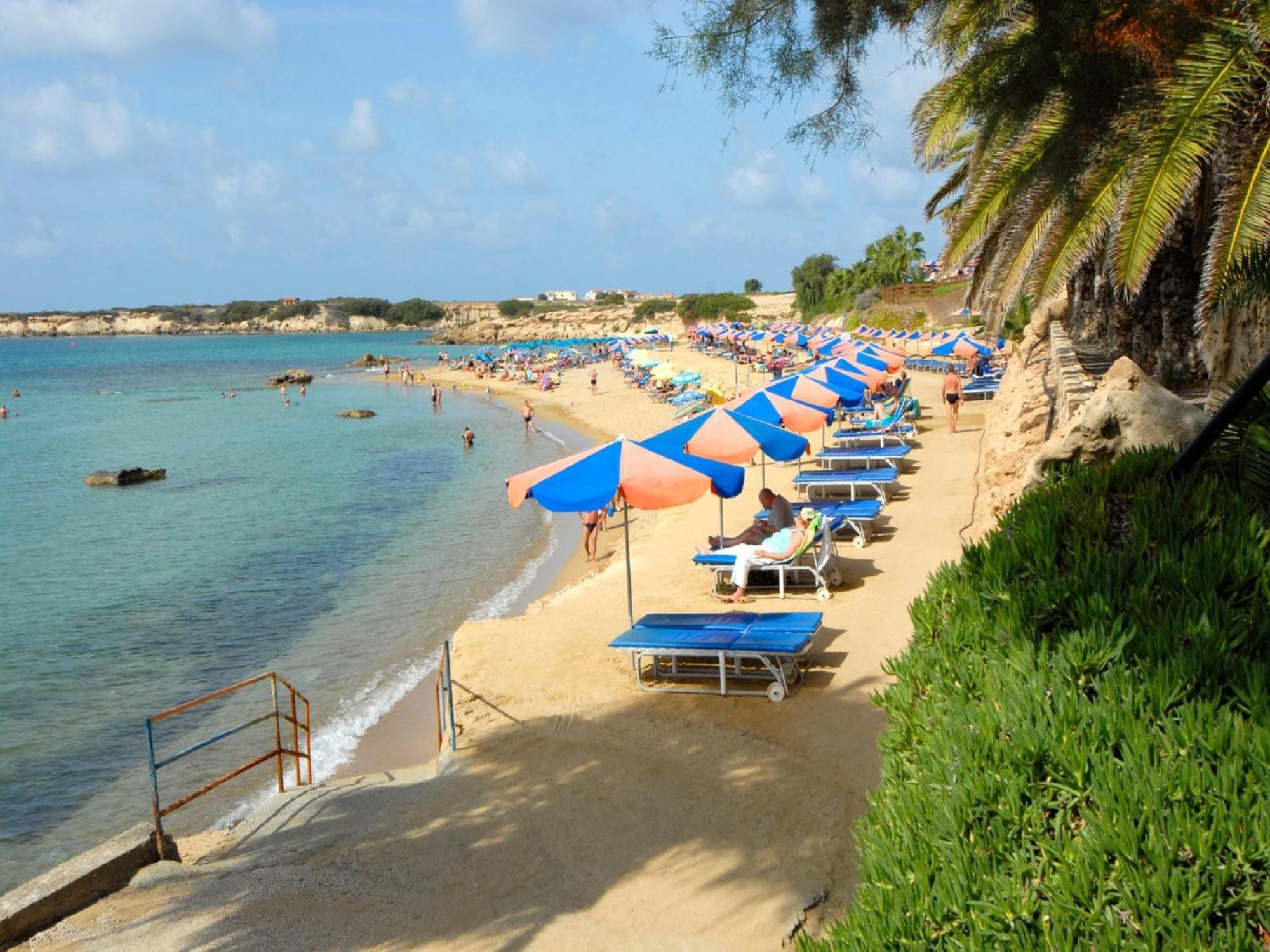 Villa Coralia Gardens 1Km From Coral Bay Beach Kültér fotó