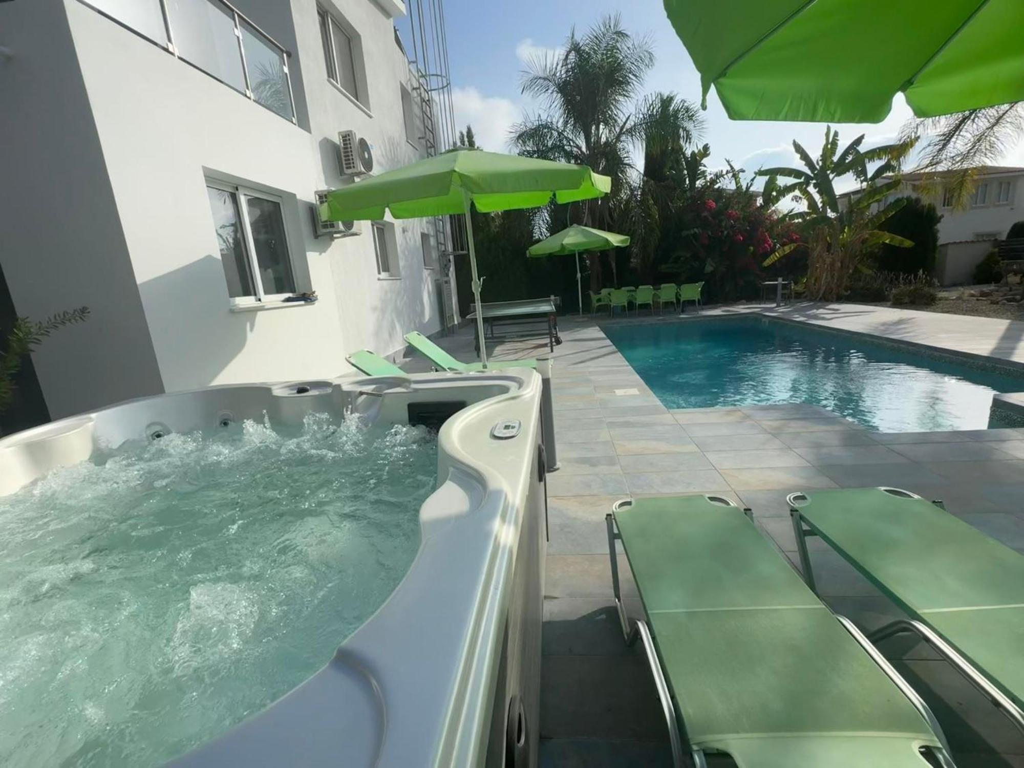 Villa Coralia Gardens 1Km From Coral Bay Beach Kültér fotó